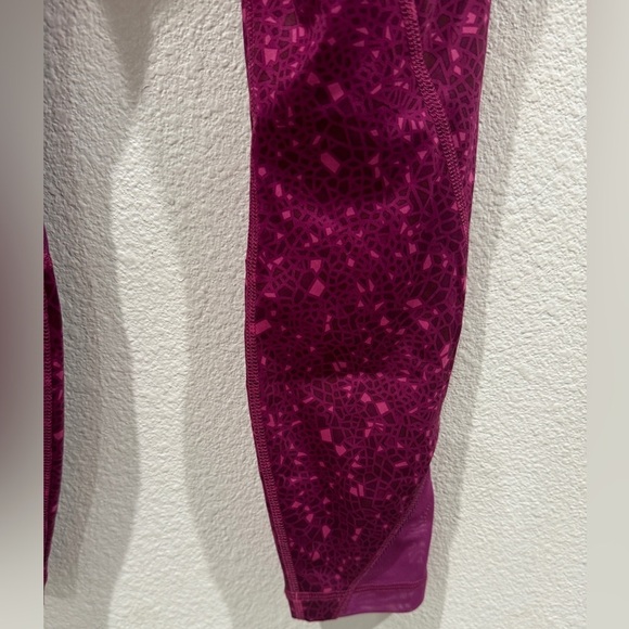 Lululemon Athletica Inspire Tight II Geo Regal Plum Ankle Cropped Leggings 4 - Picture 14 of 16